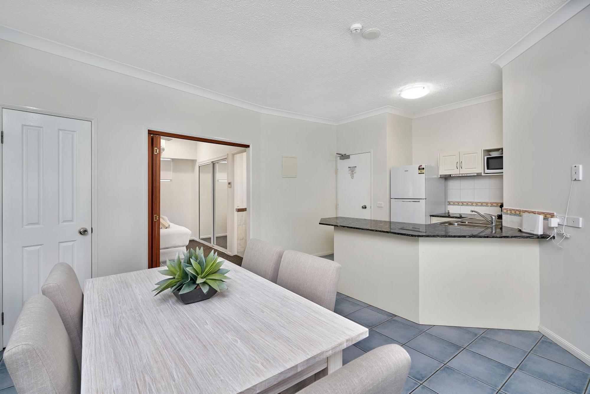 Alassio Apartments With Direct Pool Access ปาล์มโคฟ ห้อง รูปภาพ
